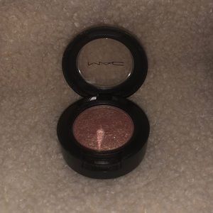MAC COSMETICS- single eyeshadow in shade “gleam lustre”